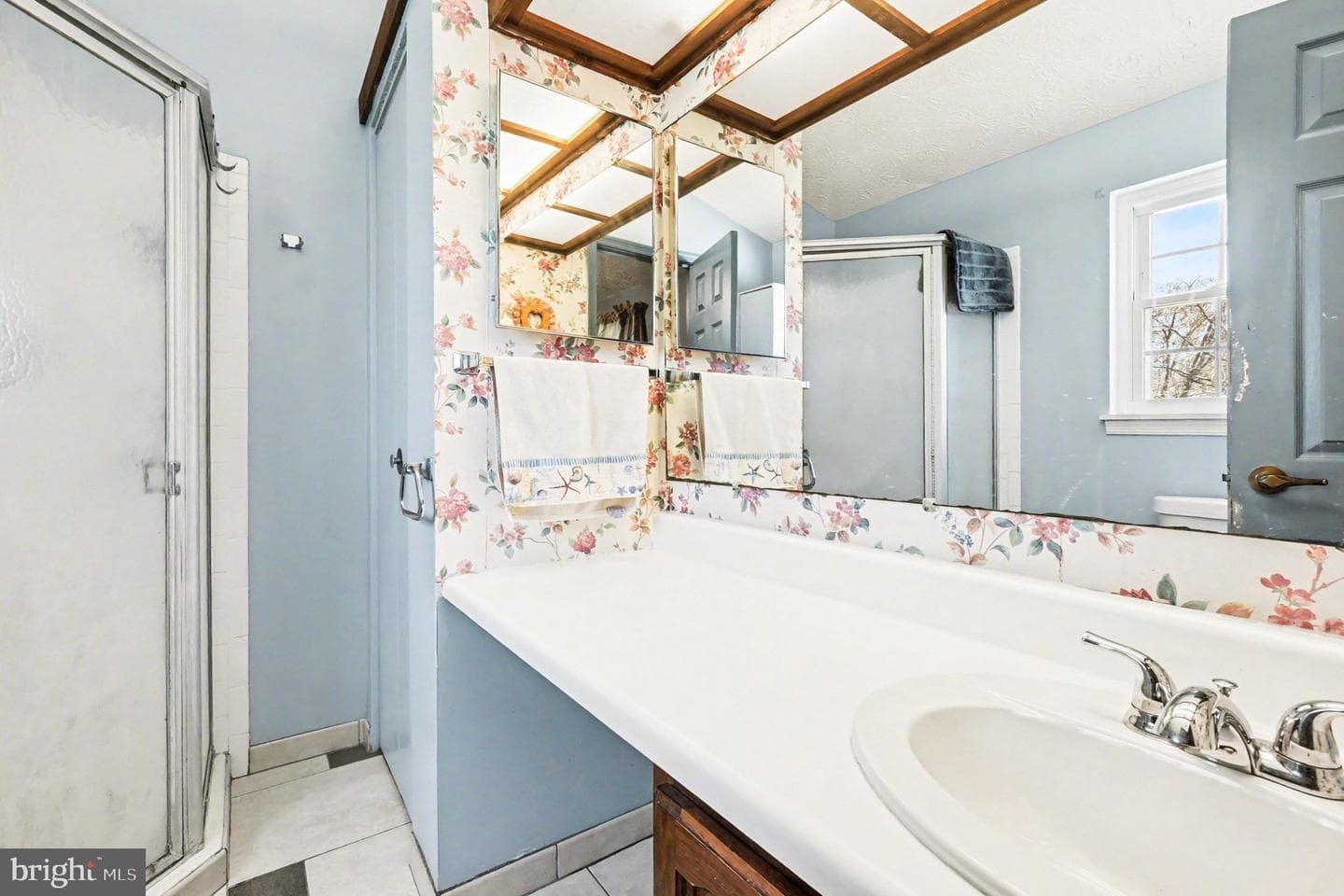 9422 Gunview Road photo 17