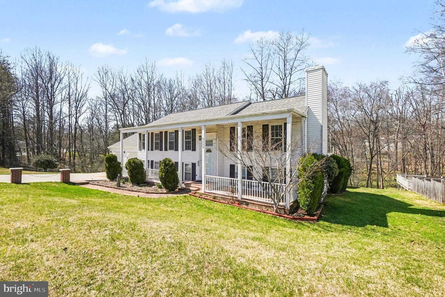 9422 Gunview Road photo 3