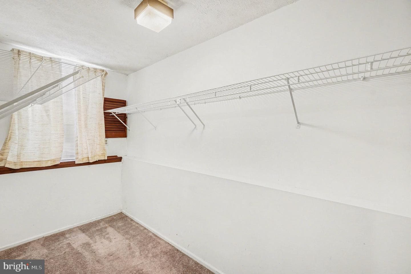 9422 Gunview Road photo 32