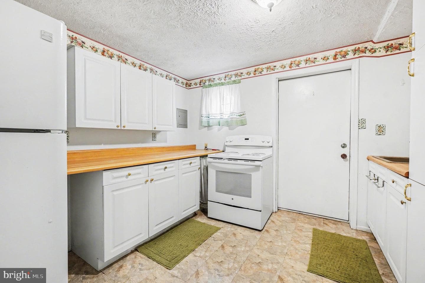 9422 Gunview Road photo 34
