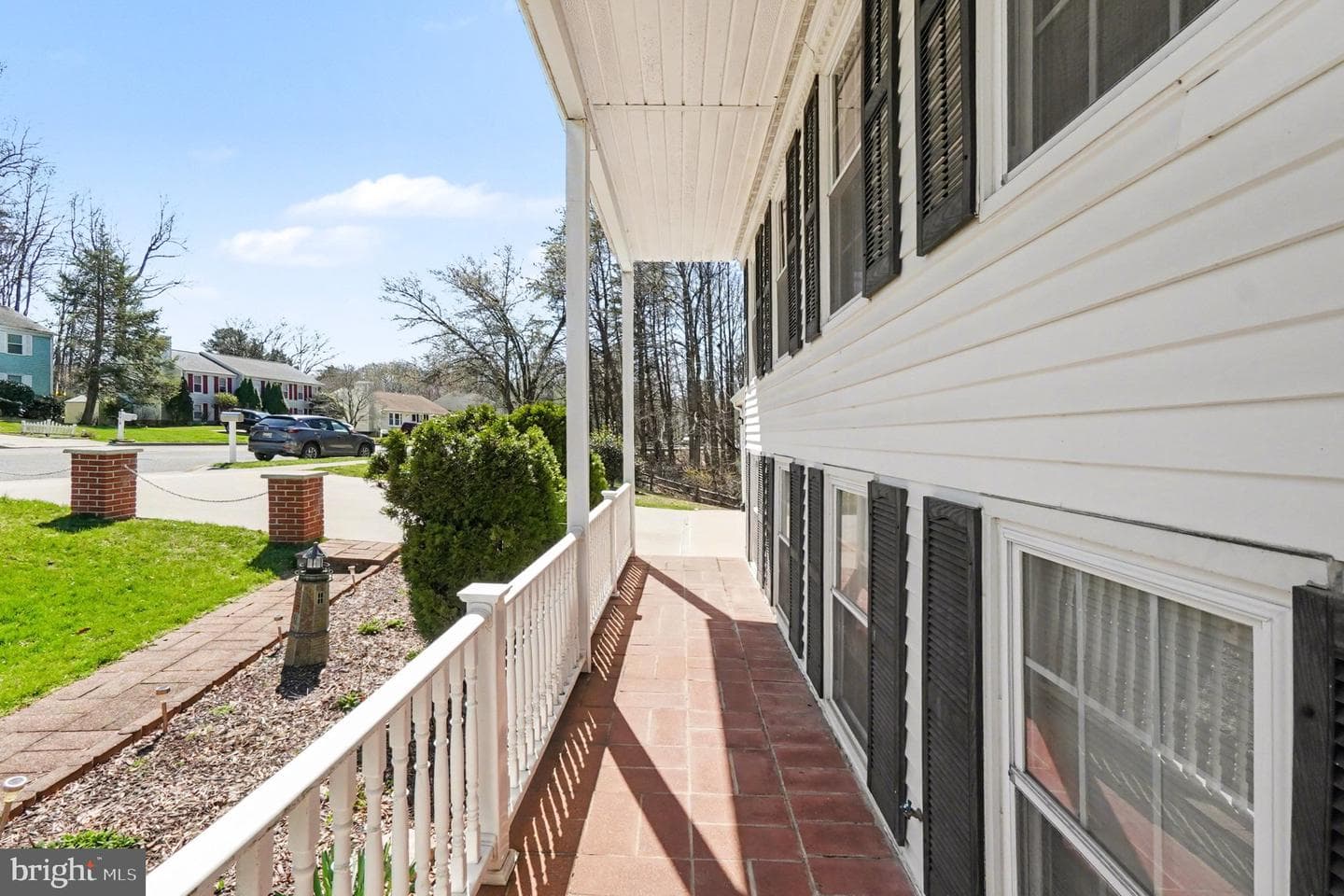 9422 Gunview Road photo 5