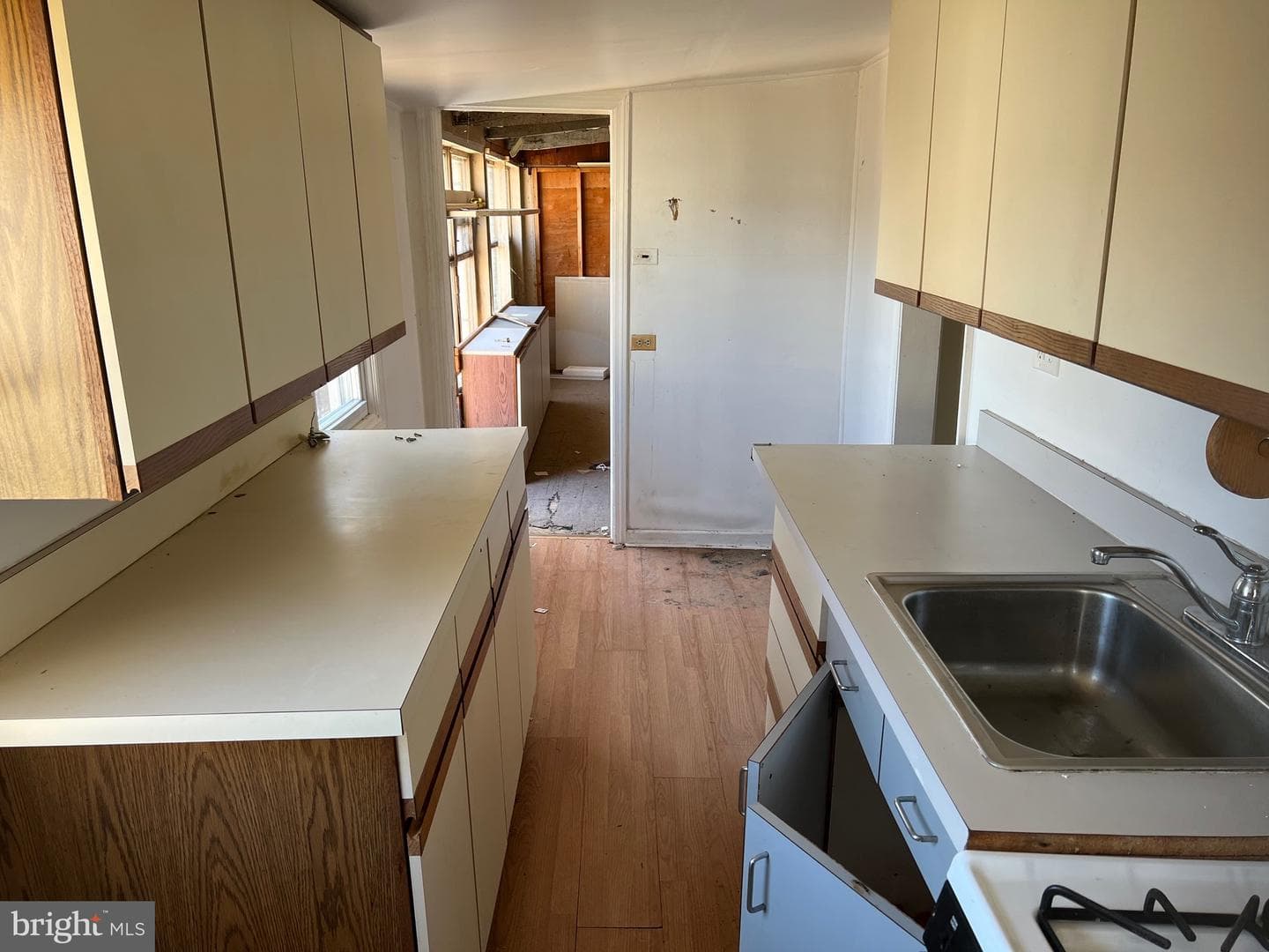 8019 Edgewater Avenue photo 6