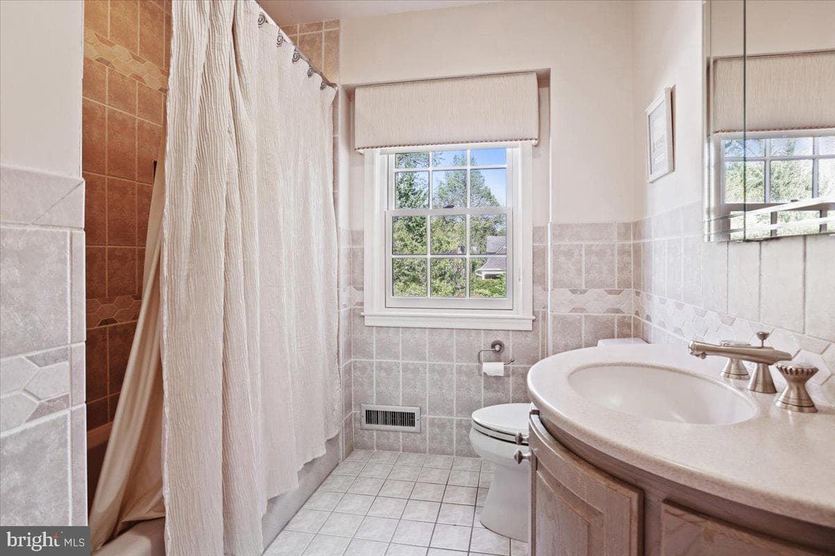 7918 Ruxway Road photo 28