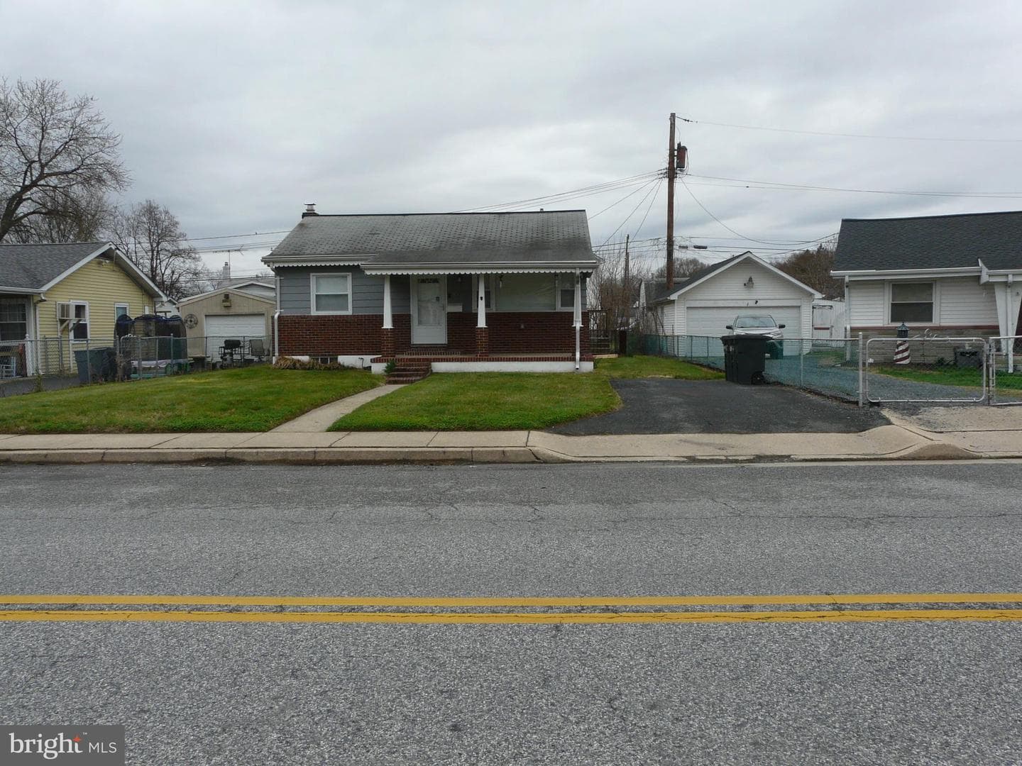 1009 Fuselage Avenue