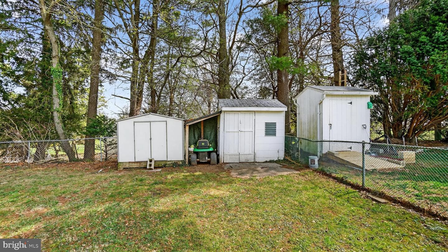 611 Beverly Road photo 44