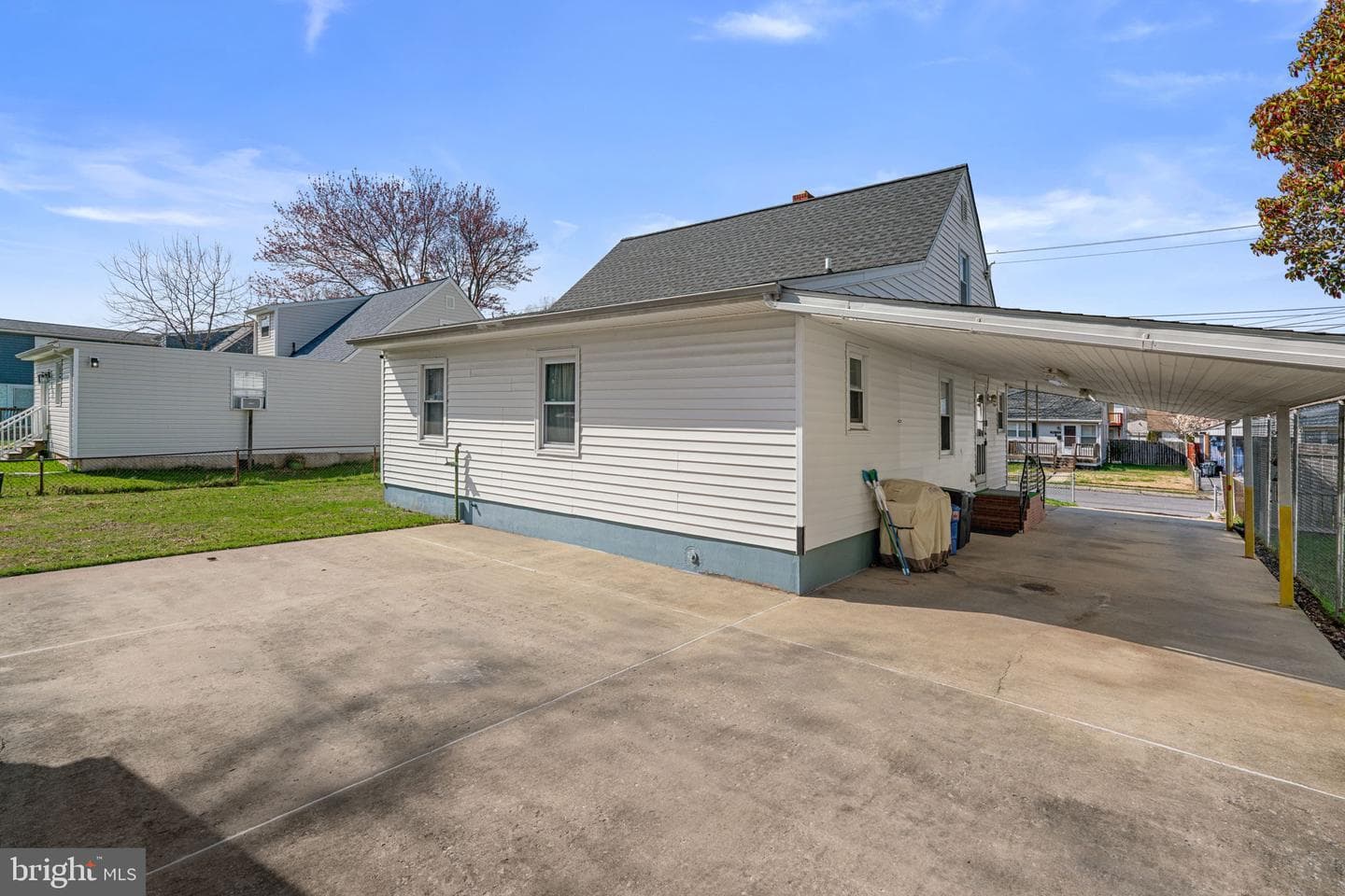 945 Kinwat Avenue photo 27