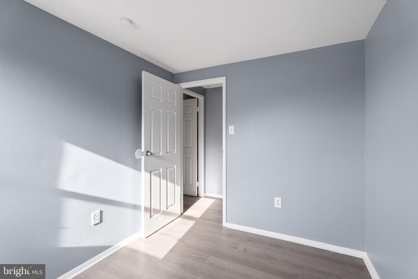 710 Kingston Road photo 10