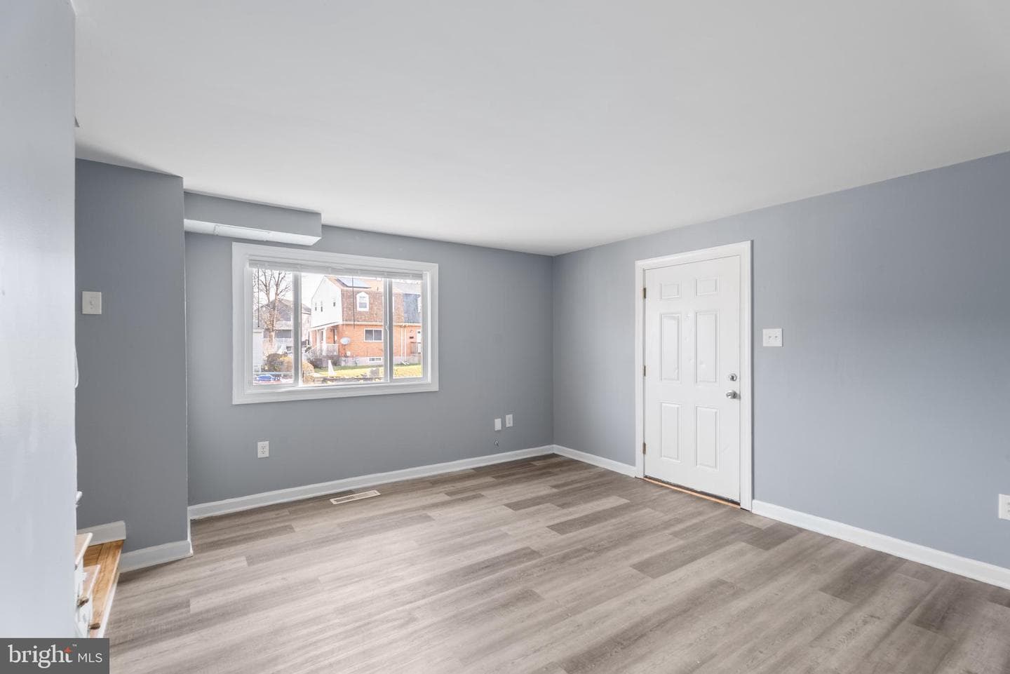 710 Kingston Road photo 24