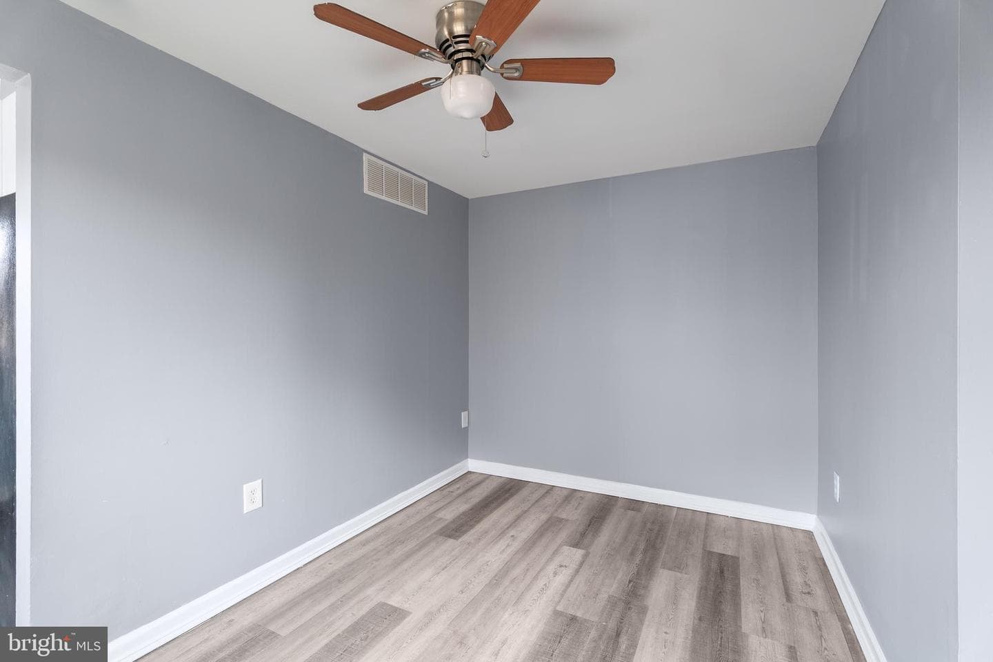 710 Kingston Road photo 27