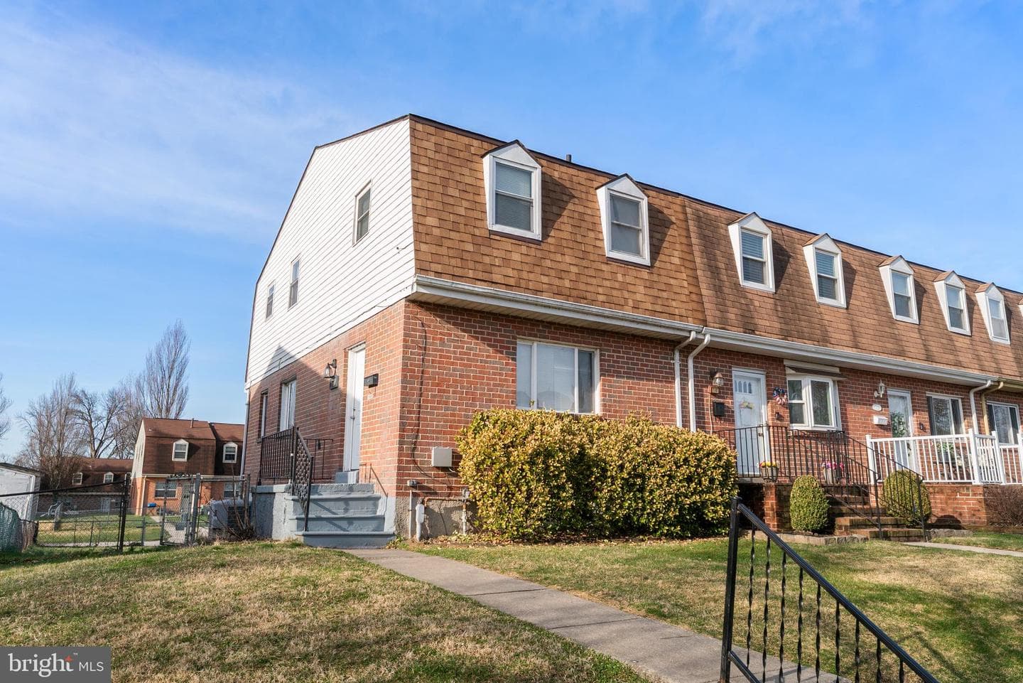 710 Kingston Road photo 30