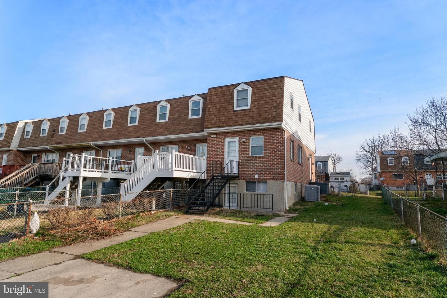 710 Kingston Road photo 32