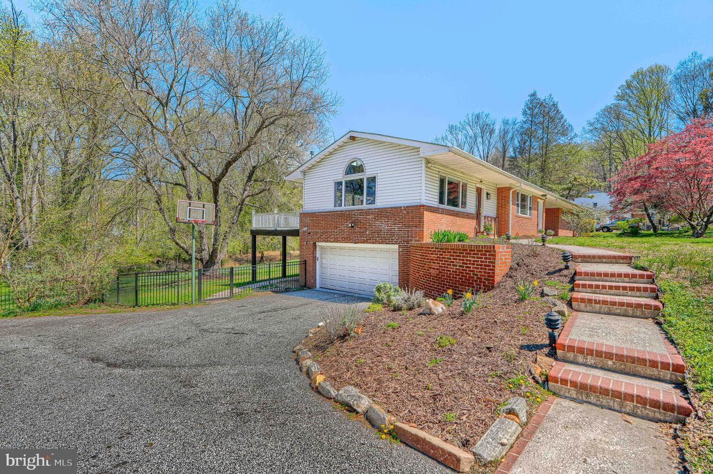 802 Stone Barn Road photo 5