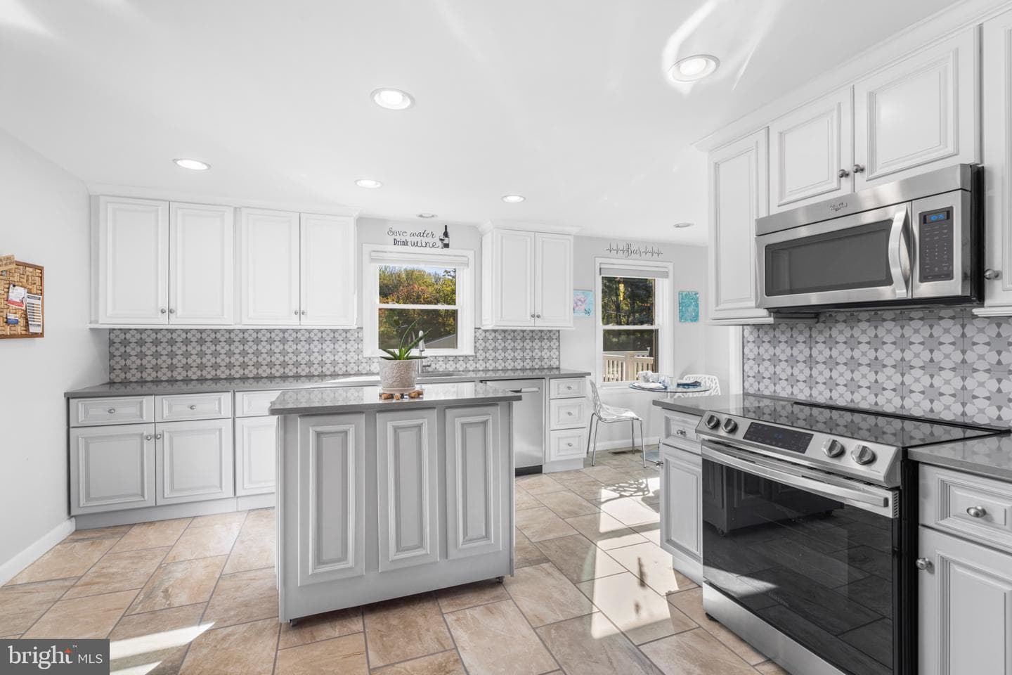 1101 Gypsy Lane W photo 14