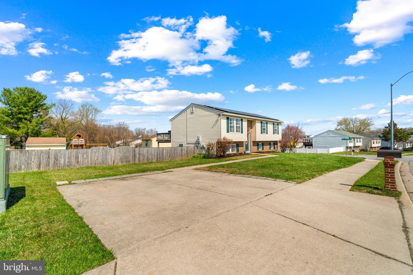 9469 Seven Courts Drive photo 2