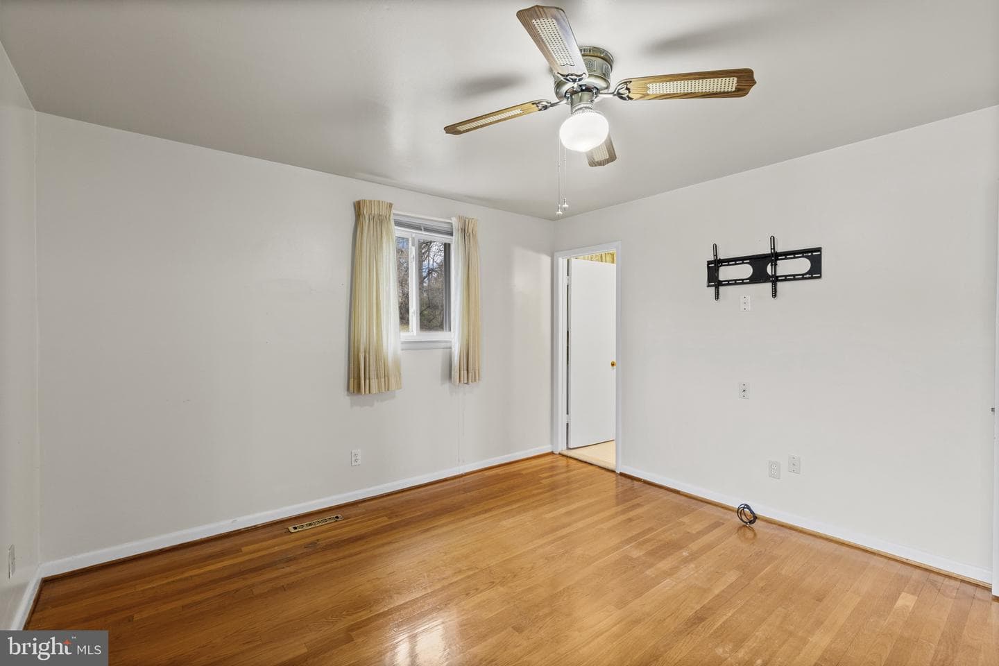 8701 Allenswood Road photo 13