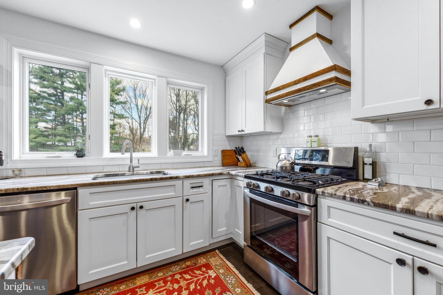 4126 Hedgehill Lane photo 22