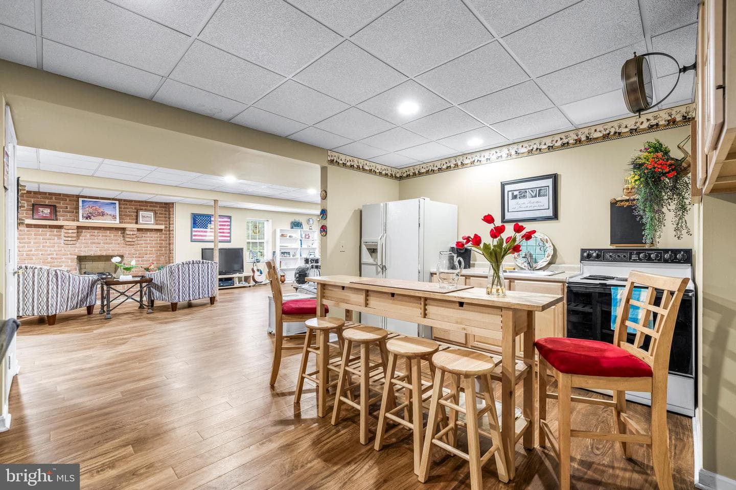 904 Maplehurst Lane photo 32