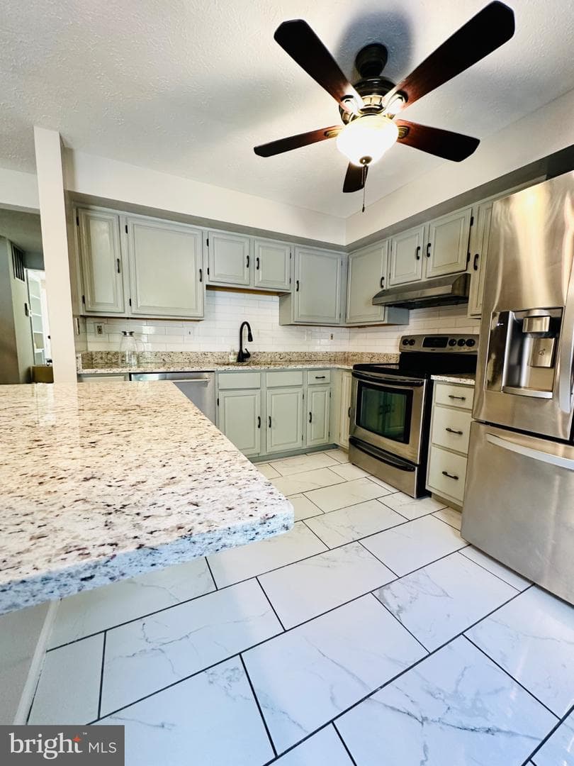 24 Alexander Court photo 2