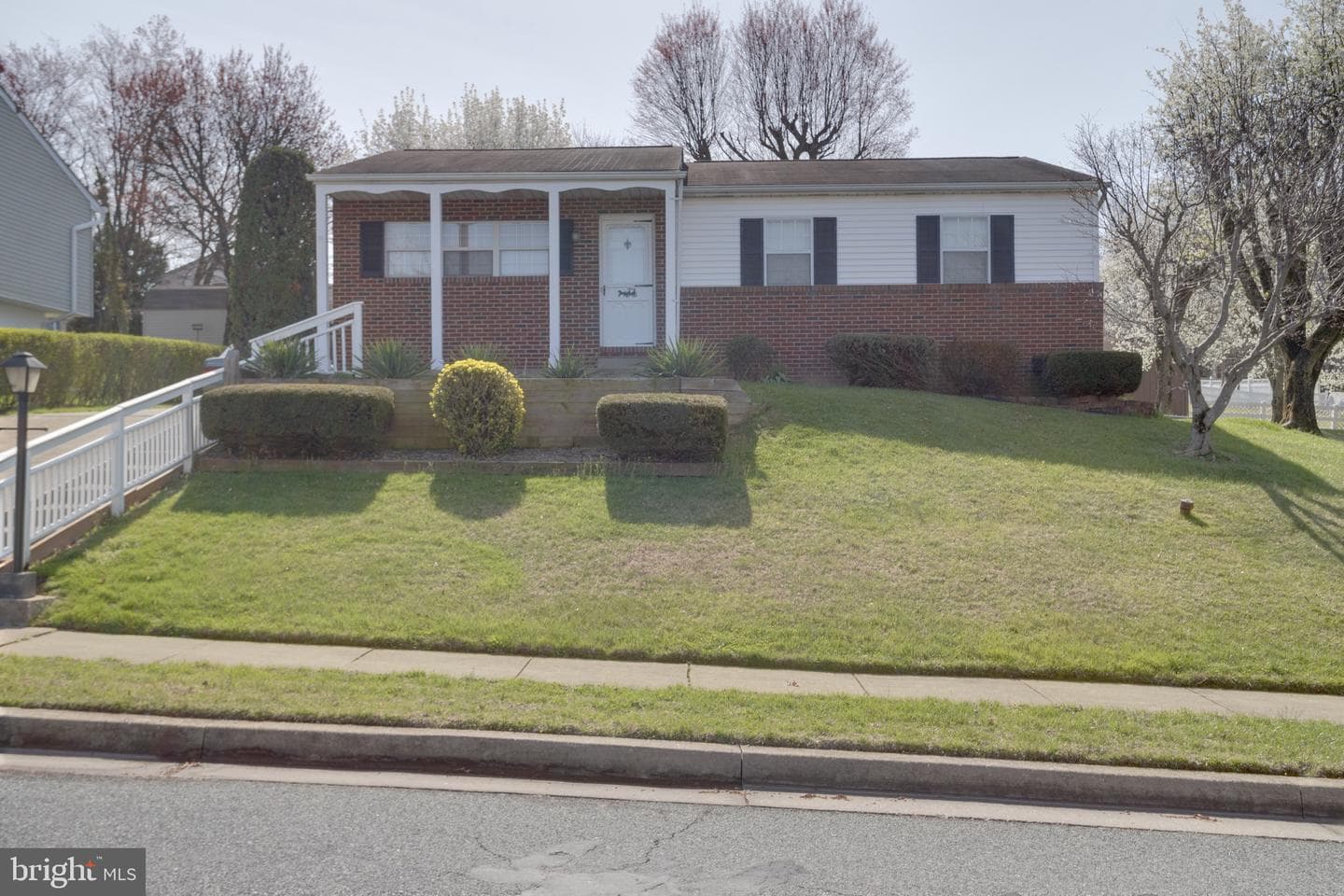 8907 Lennings Lane photo 2