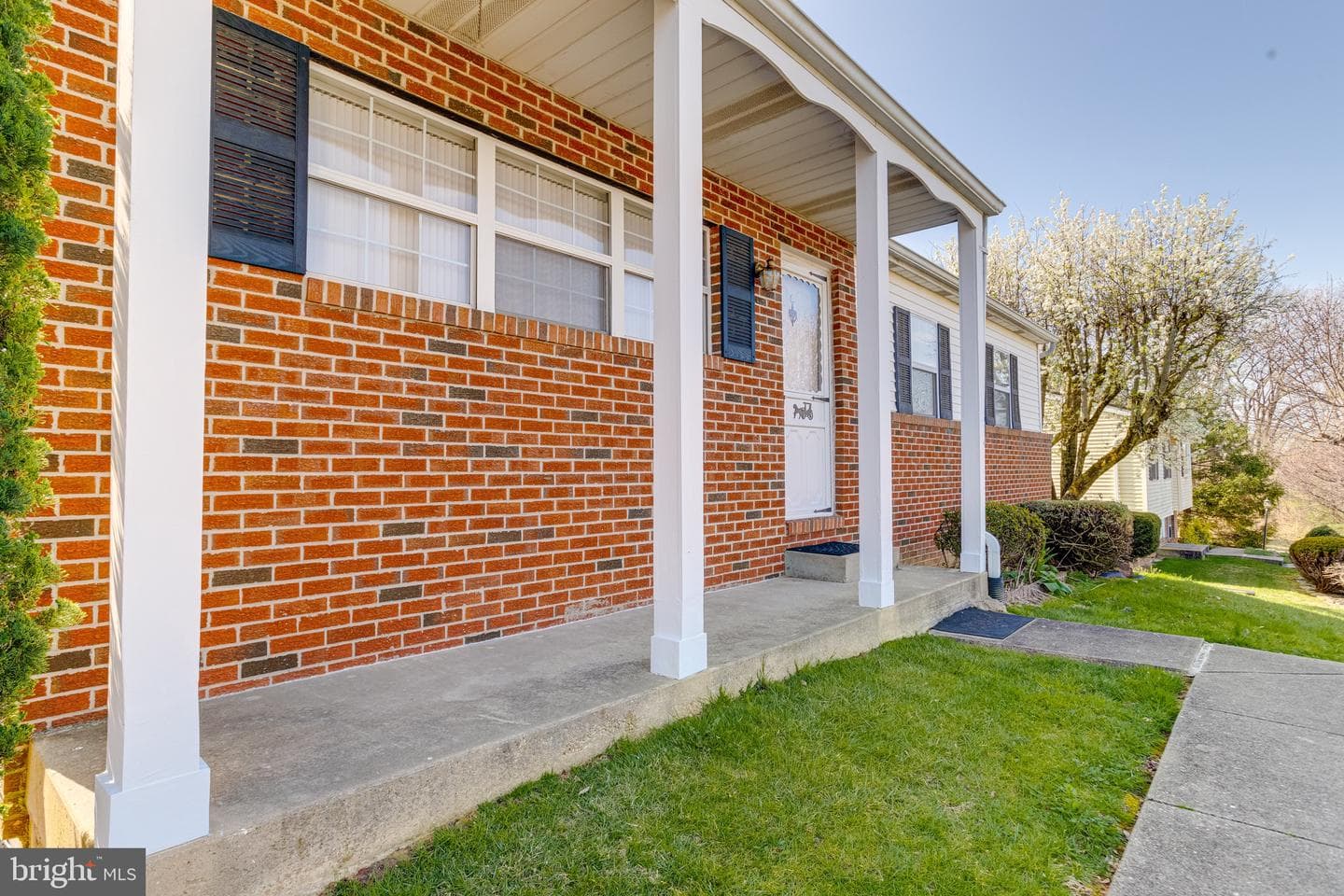8907 Lennings Lane photo 3