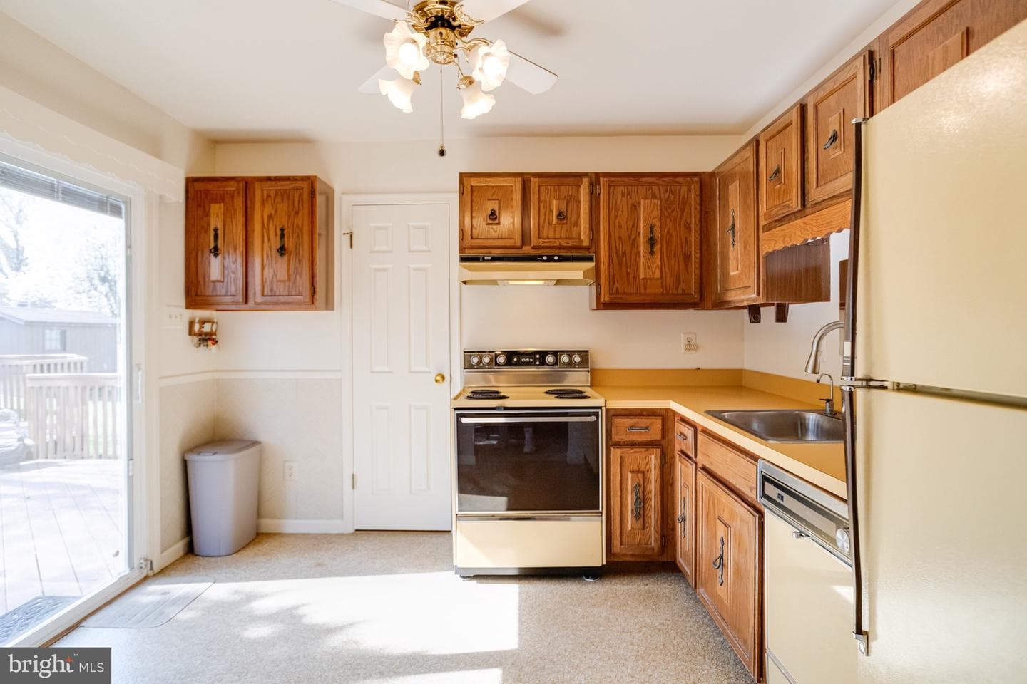 8907 Lennings Lane photo 9