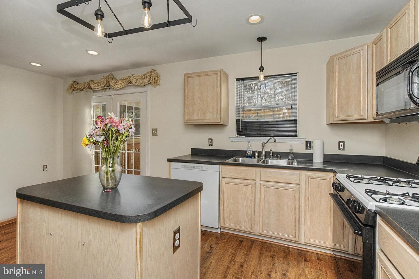 215 Carolstowne Road photo 18