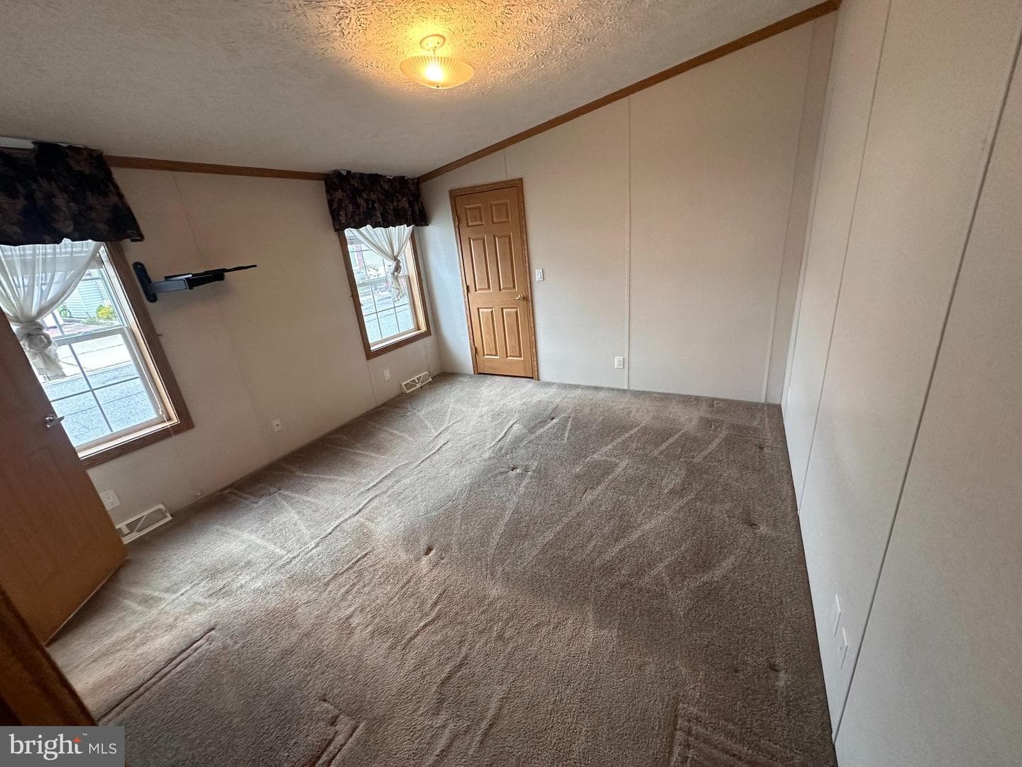 3203 Honeysuckle Lane photo 6