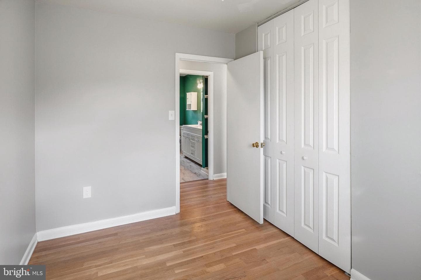 1219 Redcliffe photo 25