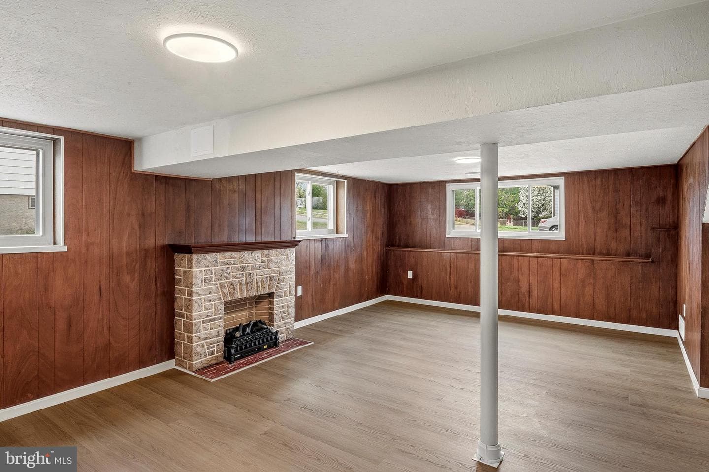 1219 Redcliffe photo 30