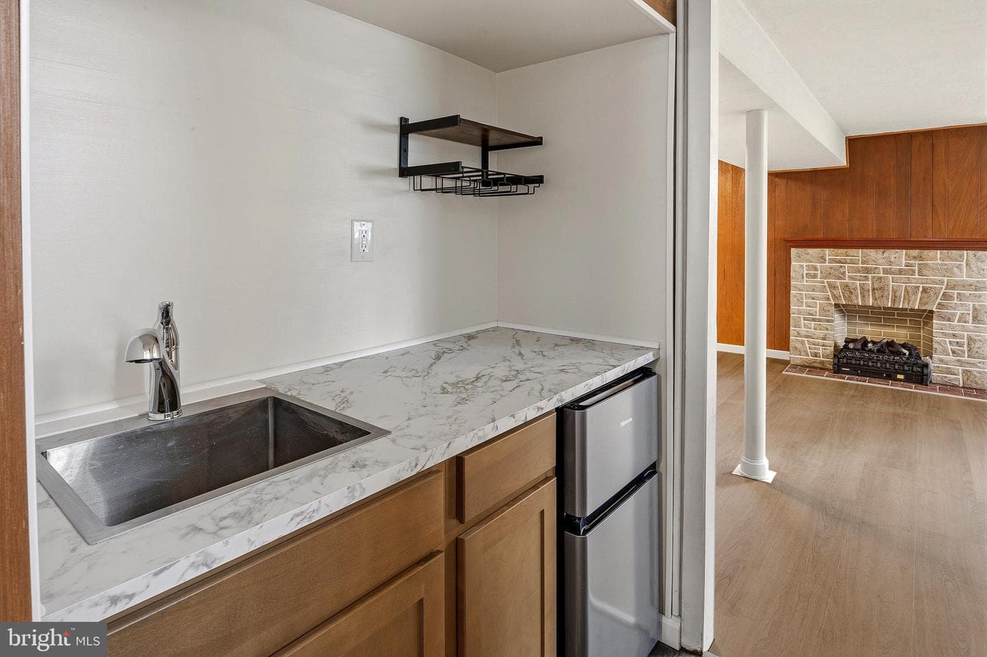 1219 Redcliffe photo 33