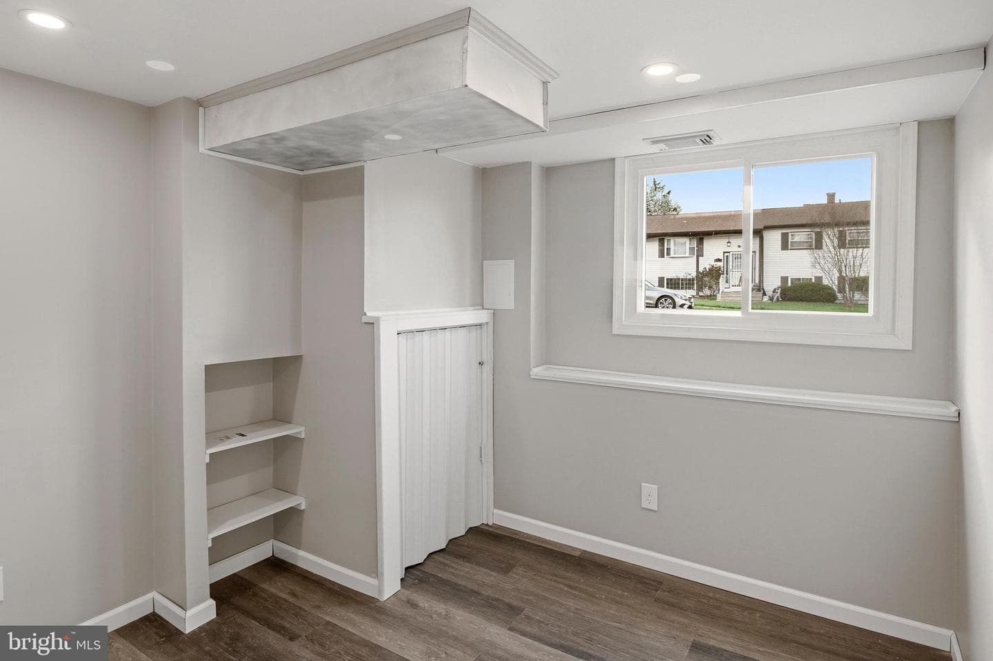1219 Redcliffe photo 34