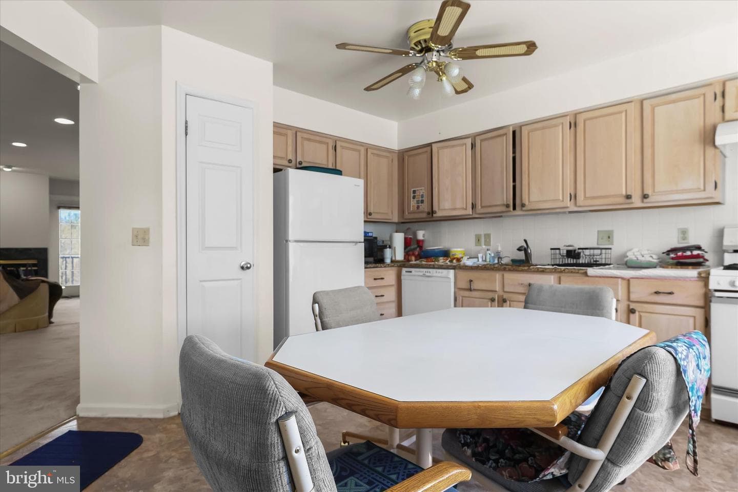 9410 Georgian Way photo 14