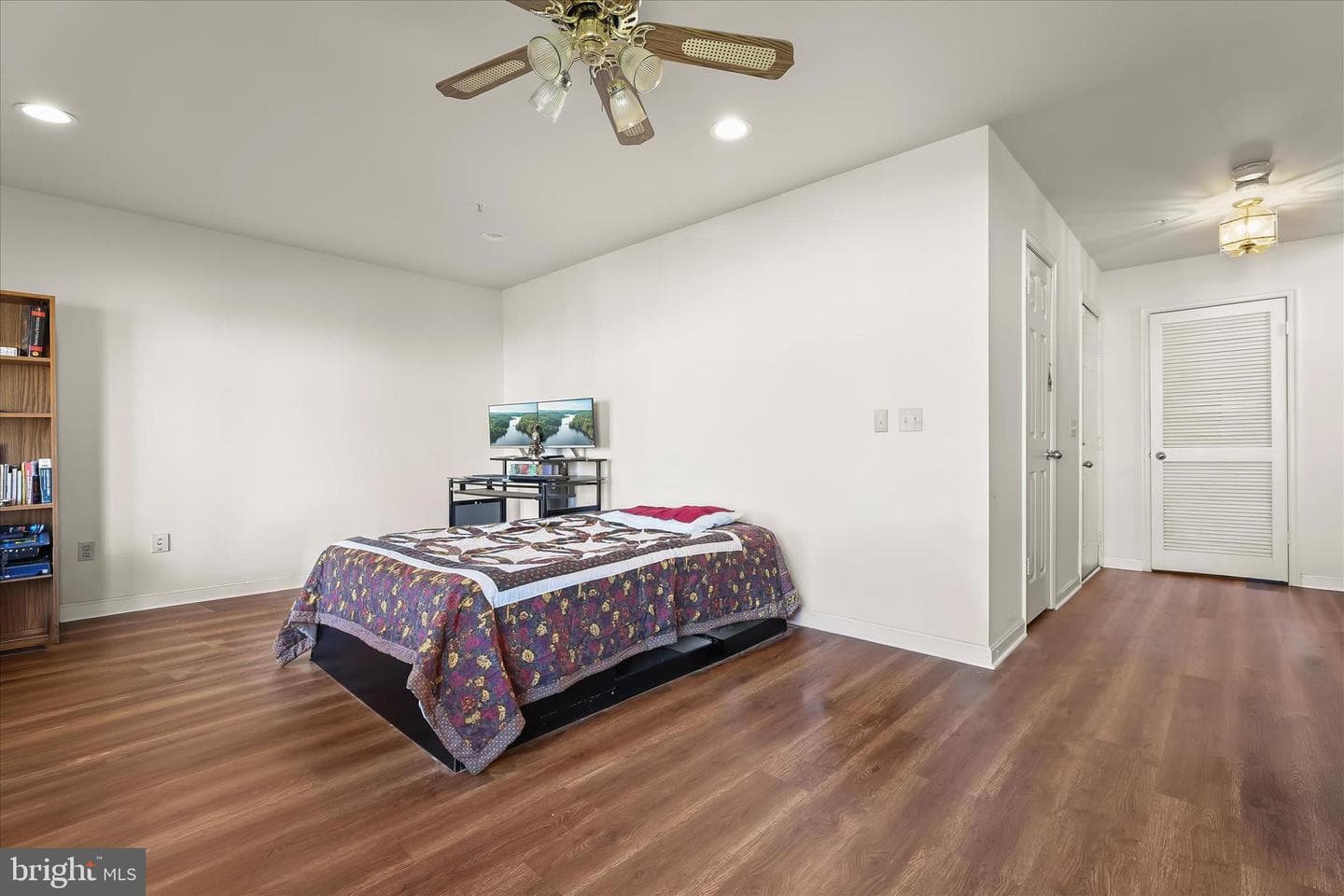 9410 Georgian Way photo 25