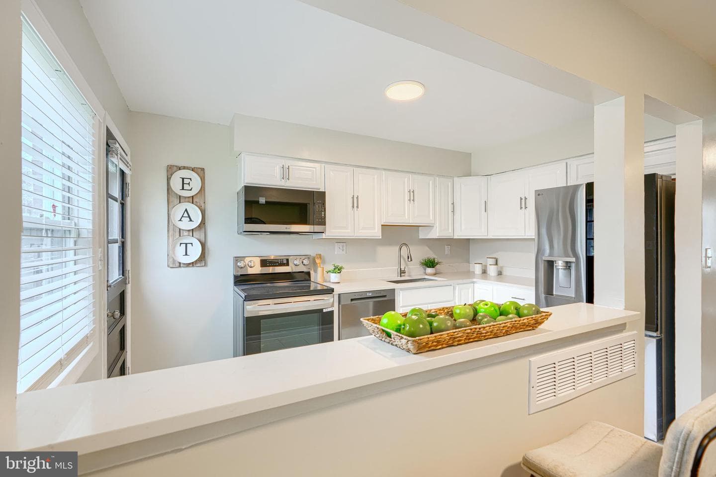 774 Seawall photo 11