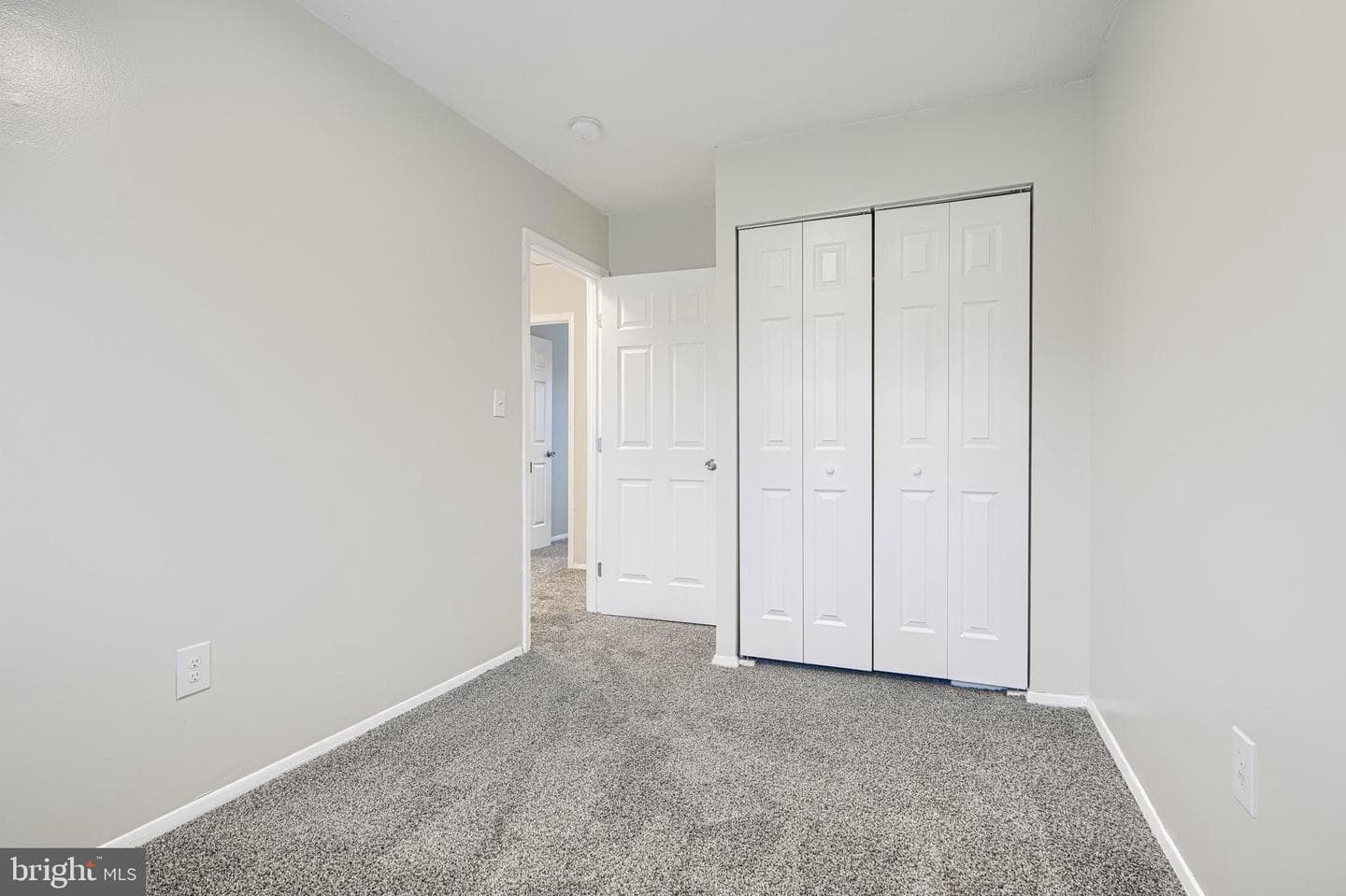 774 Seawall photo 27