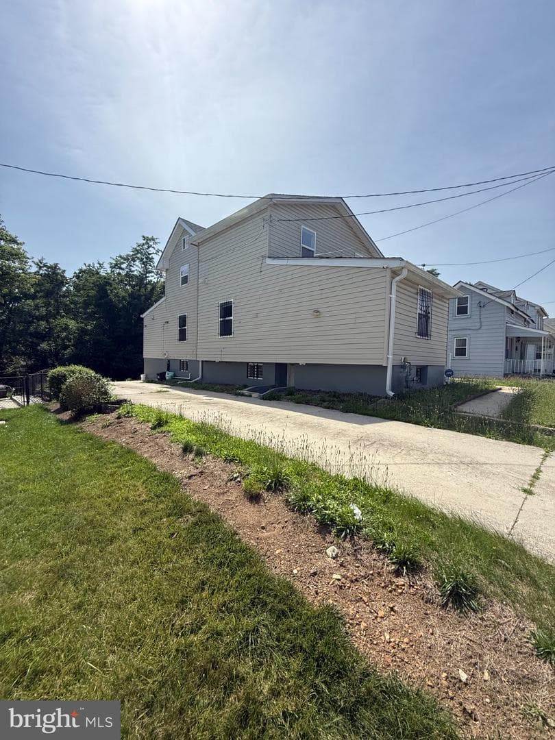 123 Winters Ln photo 24