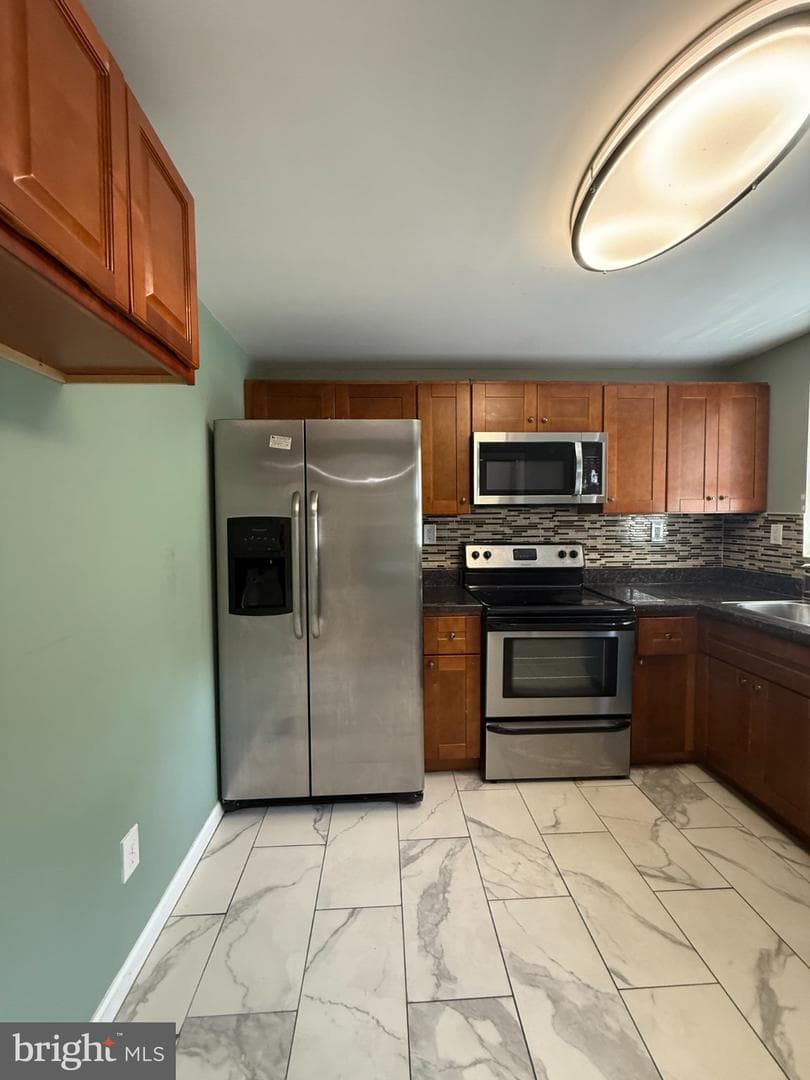 123 Winters Ln photo 6