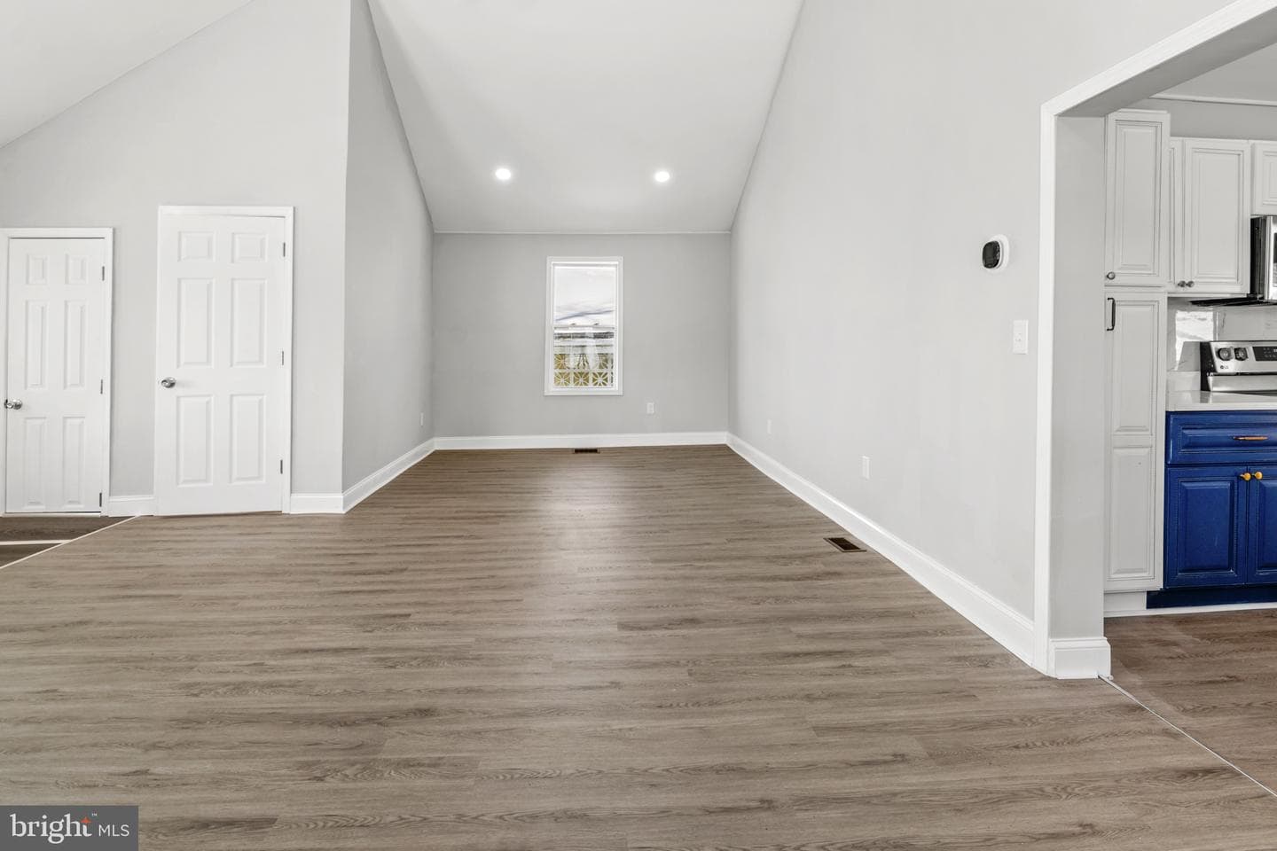 315 Riverside Drive photo 8