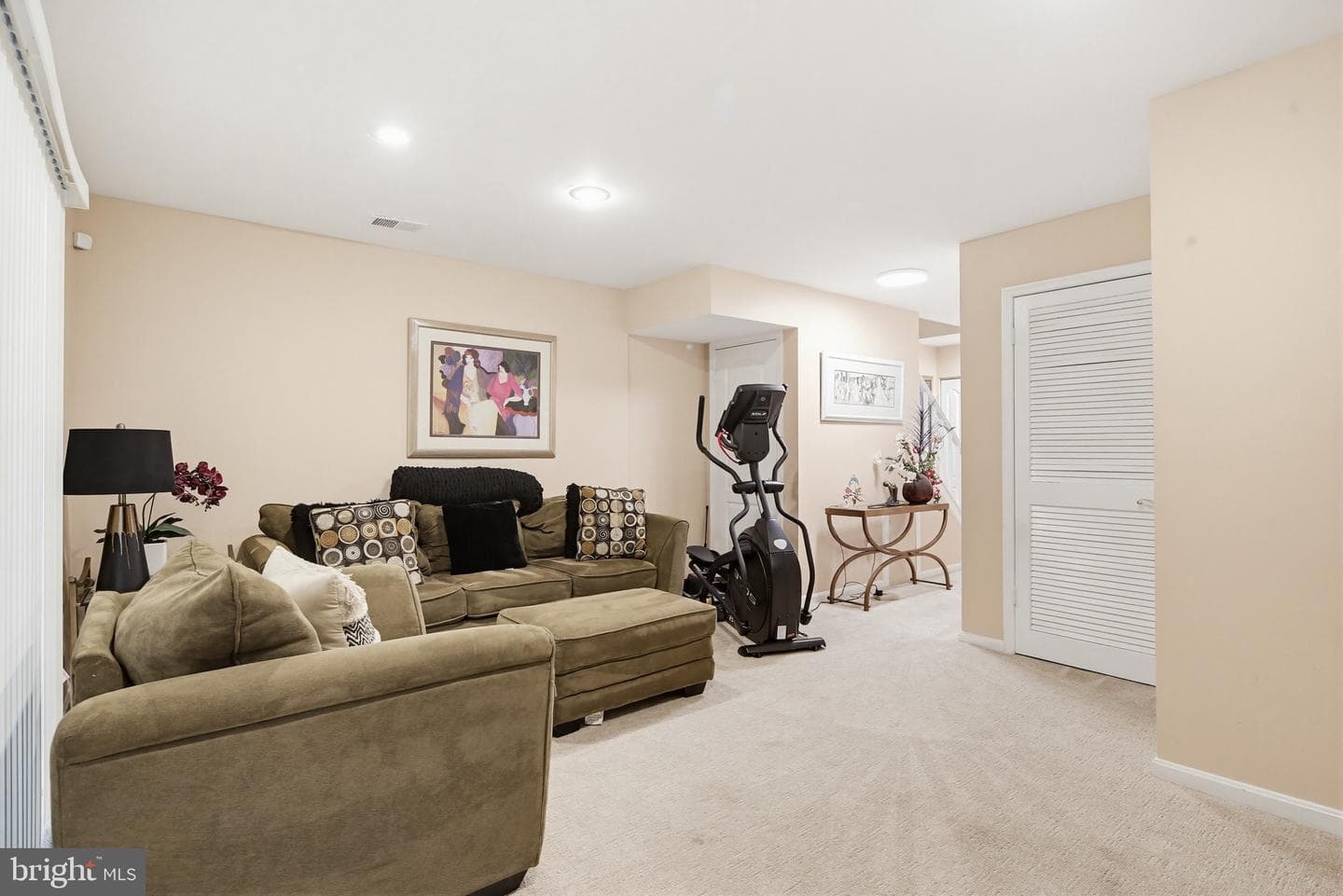 14 Shelton Court photo 28