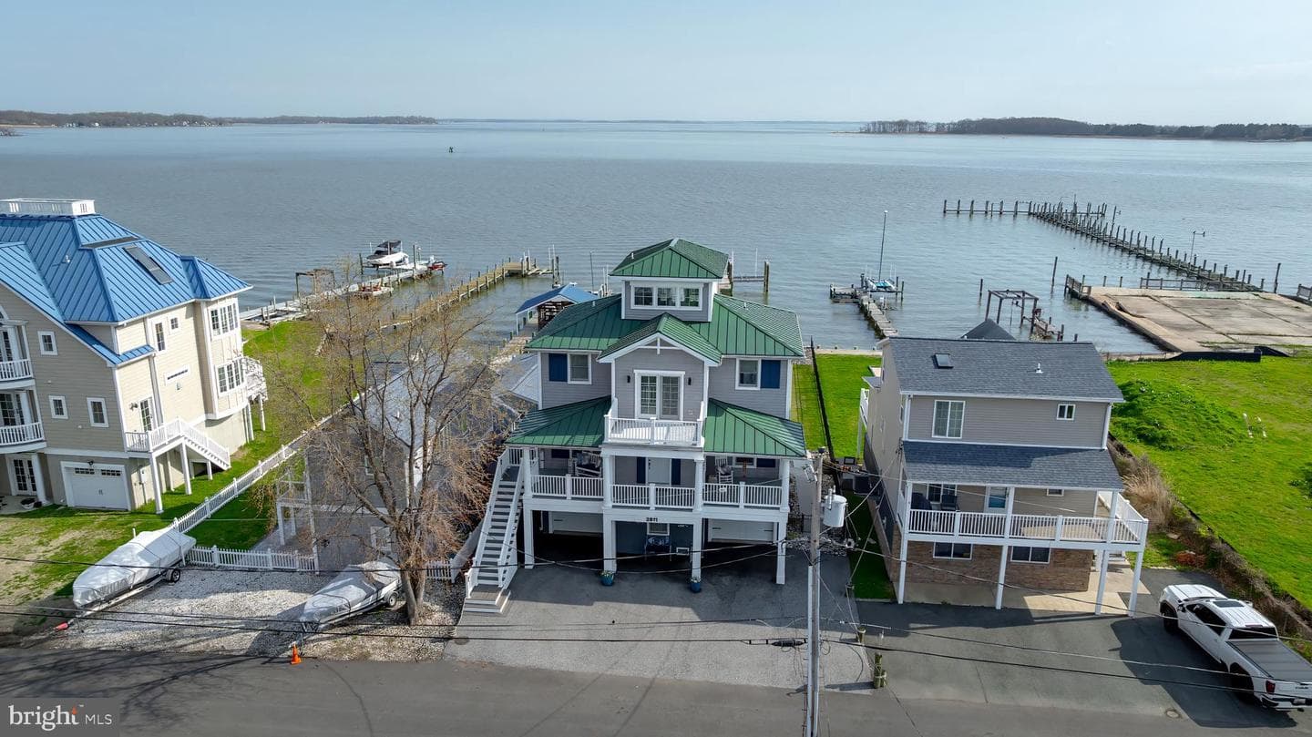 2811 Bay Drive photo 2