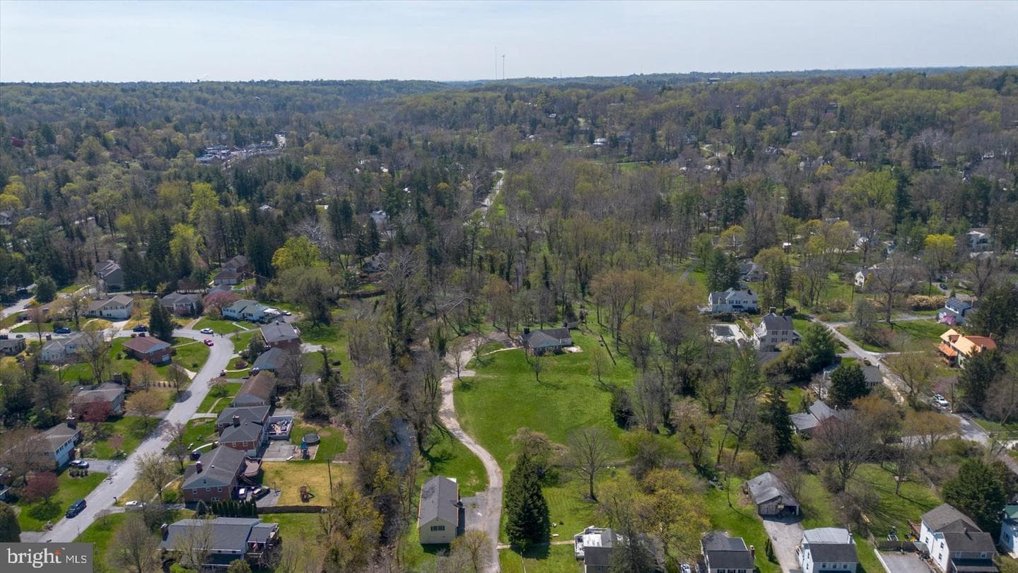 1701 Roland Avenue photo 3