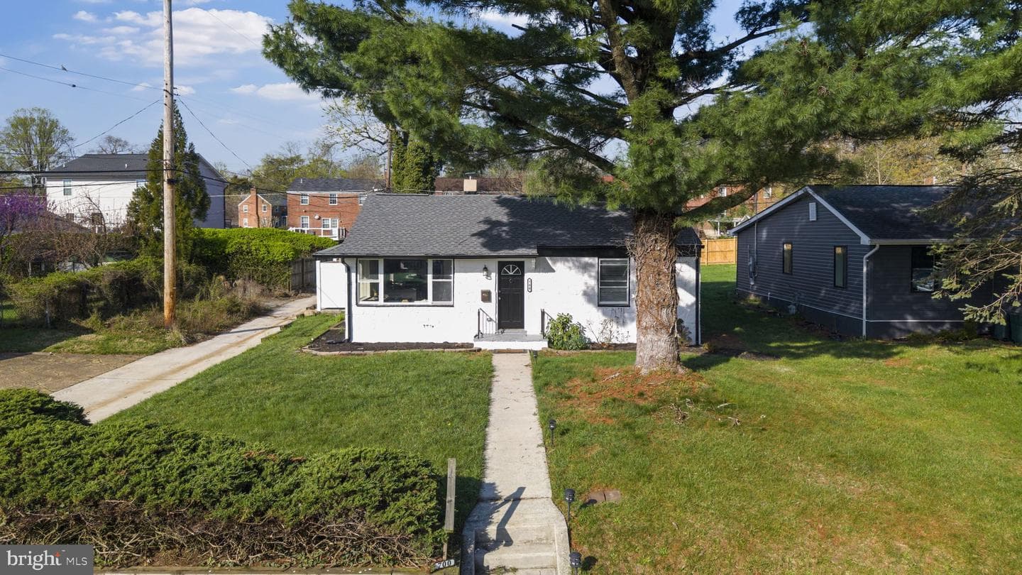 700 Greenwood Road photo 36