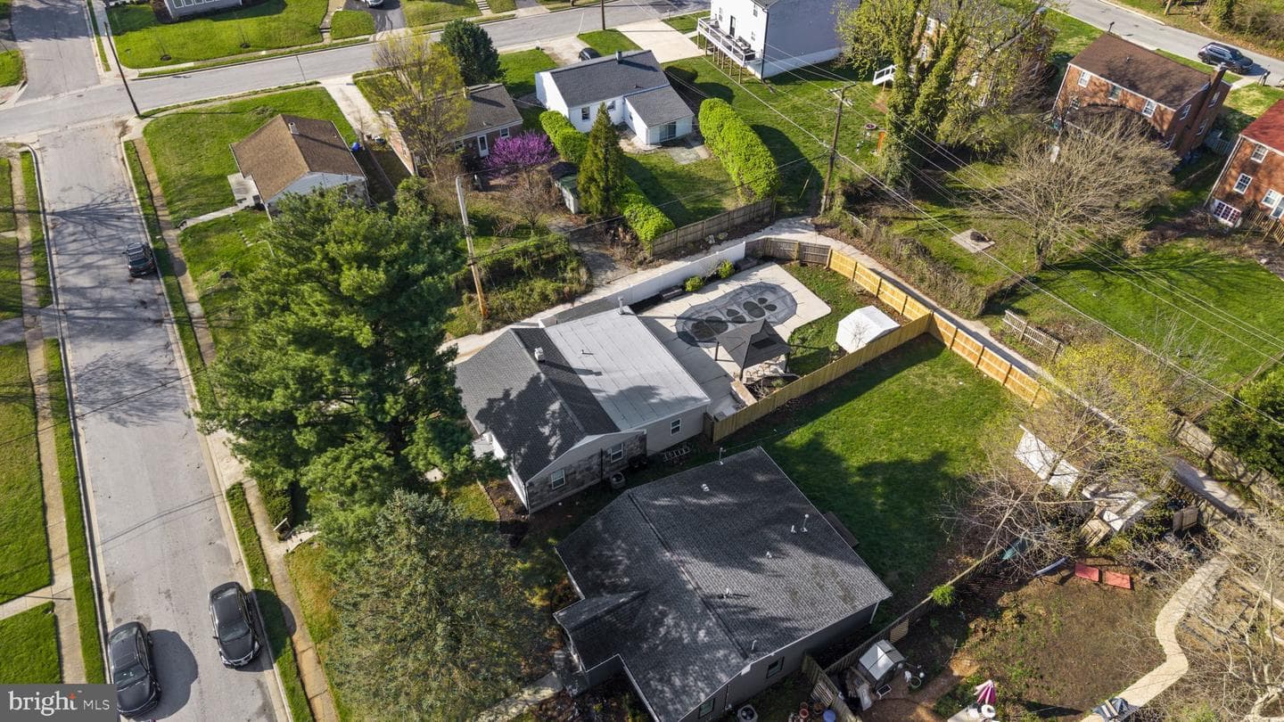 700 Greenwood Road photo 40
