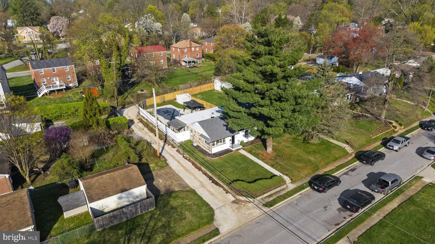 700 Greenwood Road photo 53