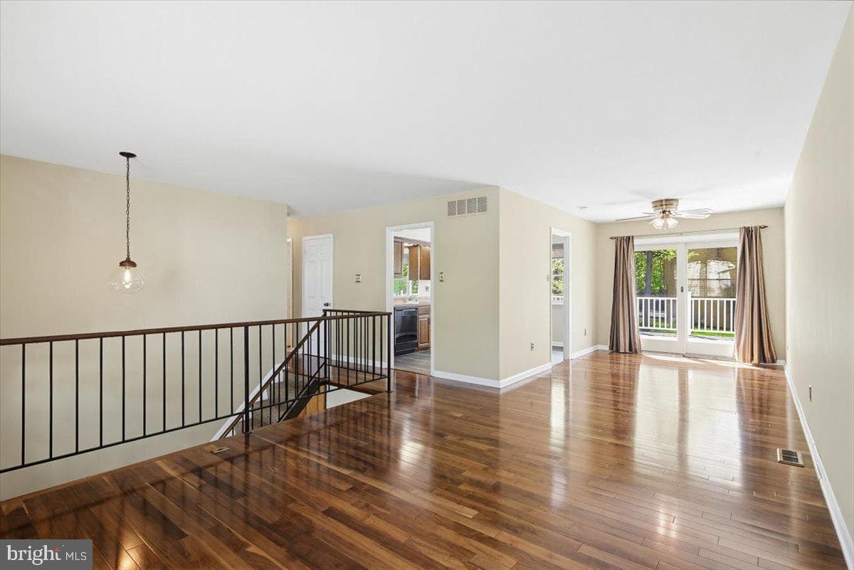 6807 Upper Mills Circle photo 10