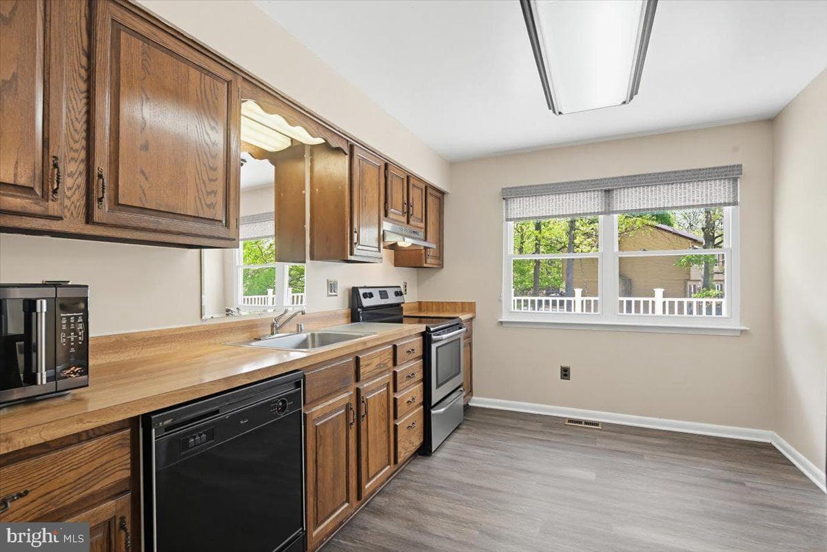 6807 Upper Mills Circle photo 11