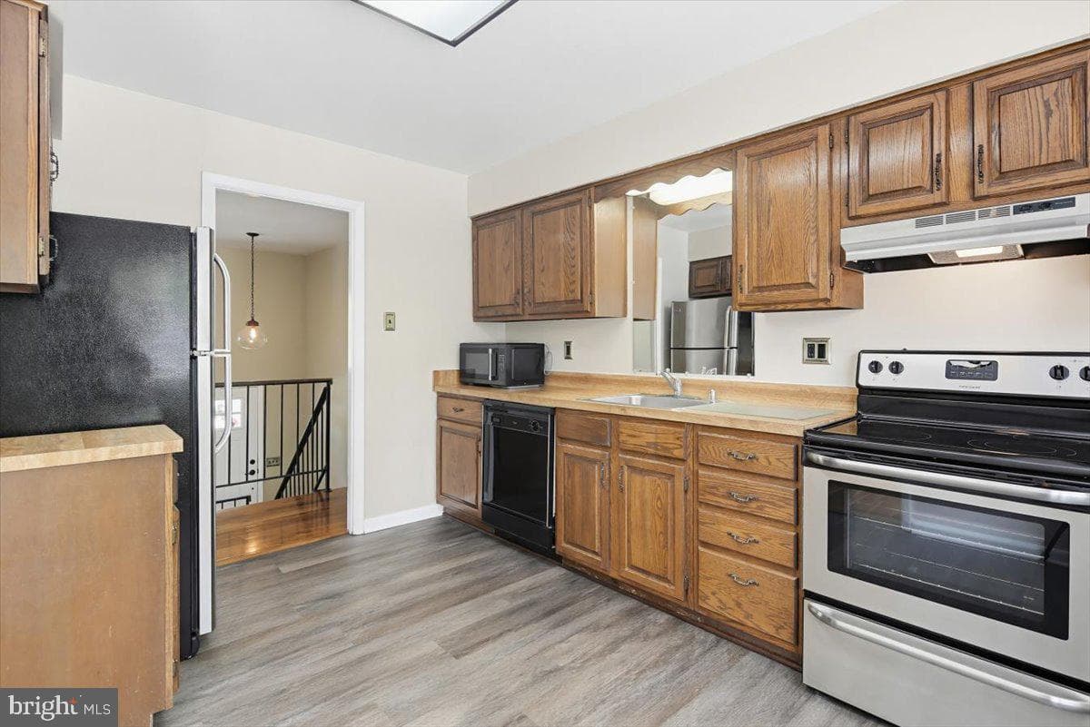 6807 Upper Mills Circle photo 13