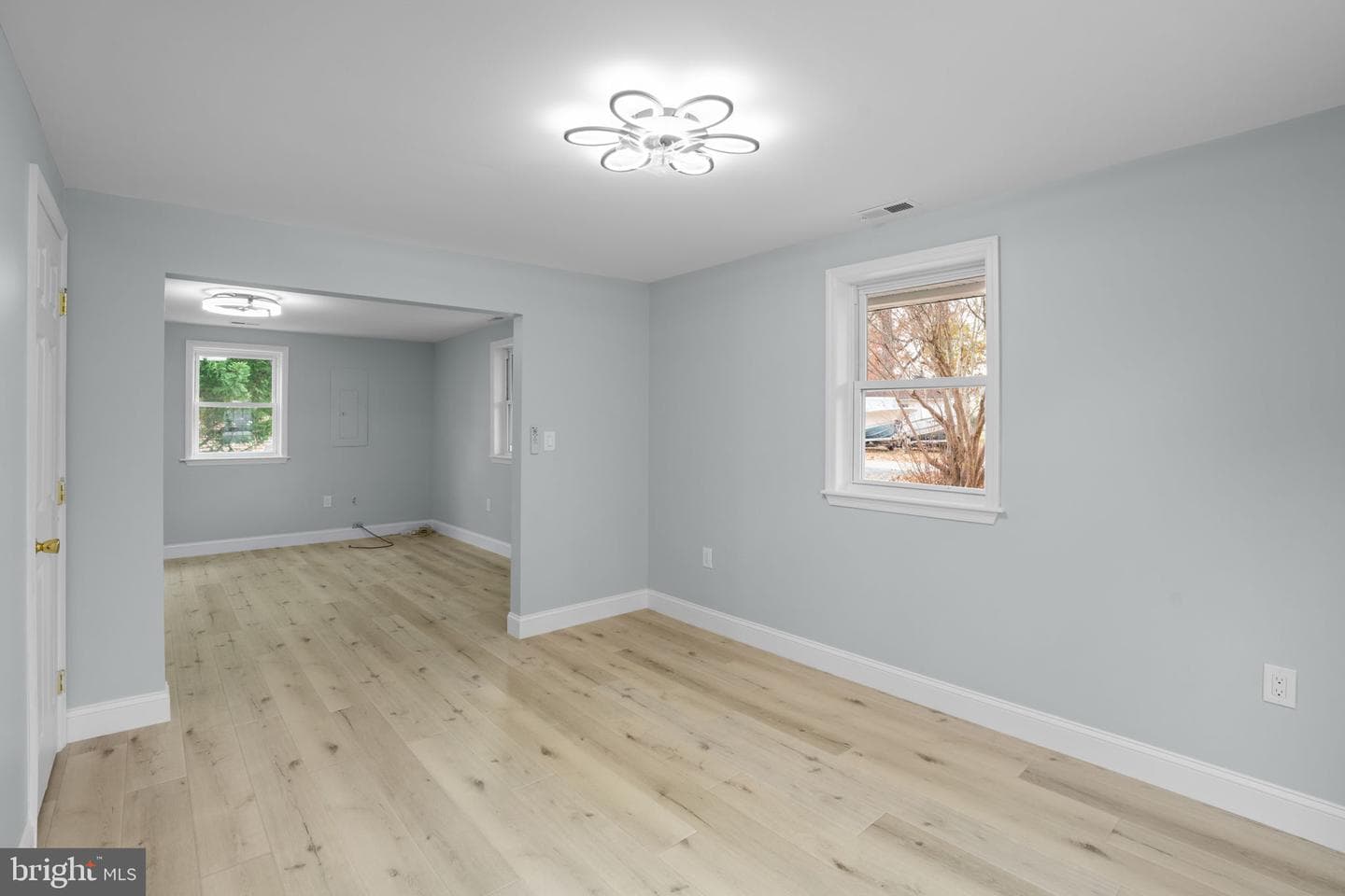 2636 Haddaway photo 9