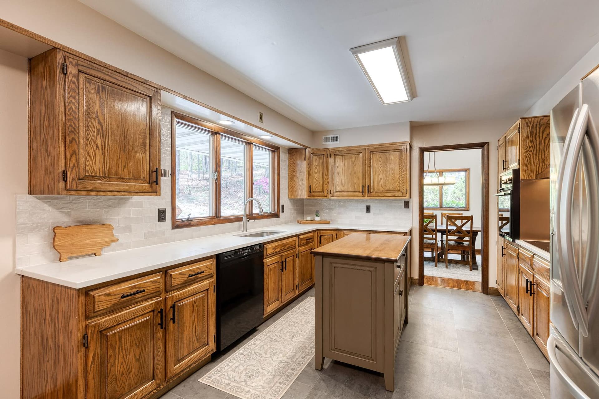 1608 Weyburn Road photo 4