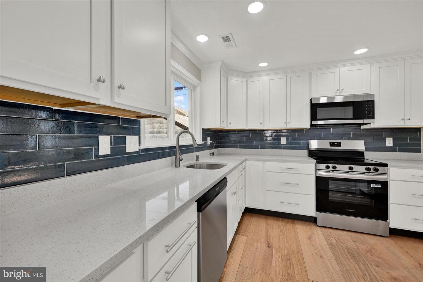 100 Fuller Avenue photo 11
